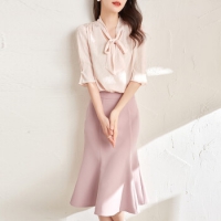 尚都比拉夏季減齡套裝女飄帶領短袖雪紡衫魚尾半身裙時尚兩件套 粉色 S